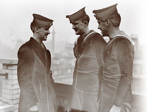 RCN personnel serving aboard the cruiser HMS Sheffield. [PHOTO: LIBRARY AND ARCHIVES CANADA—PA155895]