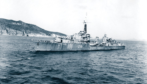 HMCS Cayuga [PHOTO: LIBRARY AND ARCHIVES CANADA—PA167313]