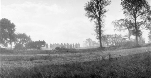 Troops are deployed within 1,000 yards of the enemy during the Battle of Amiens in France, August 1918. [PHOTO: DEPARTMENT OF NATIONAL DEFENCE, LIBRARY AND ARCHIVES CANADA­­—PA040183]