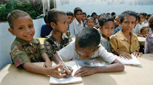 Students on the first day of school at Fatu-Ahi, East Timor. [UN MULTIMEDIA/UN31572]