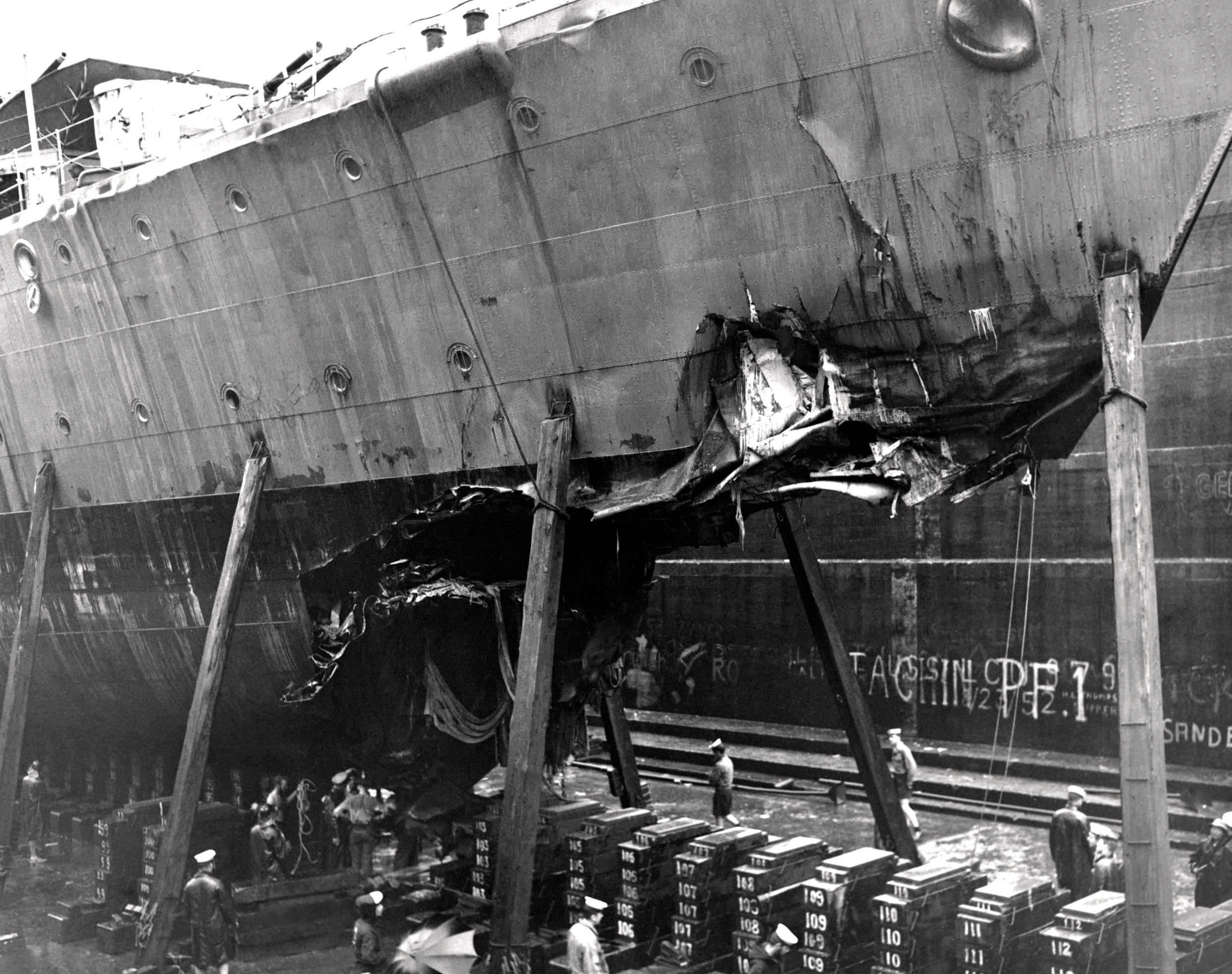 Historic Korean War Photo – Damage suffered by HMCS Huron - Legion Magazine