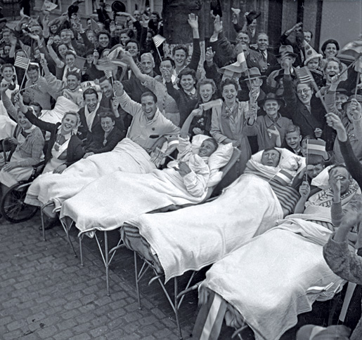 Patients were carried from a hospital into the street to join the celebrations in Utrecht. [LAC/e010865632]
