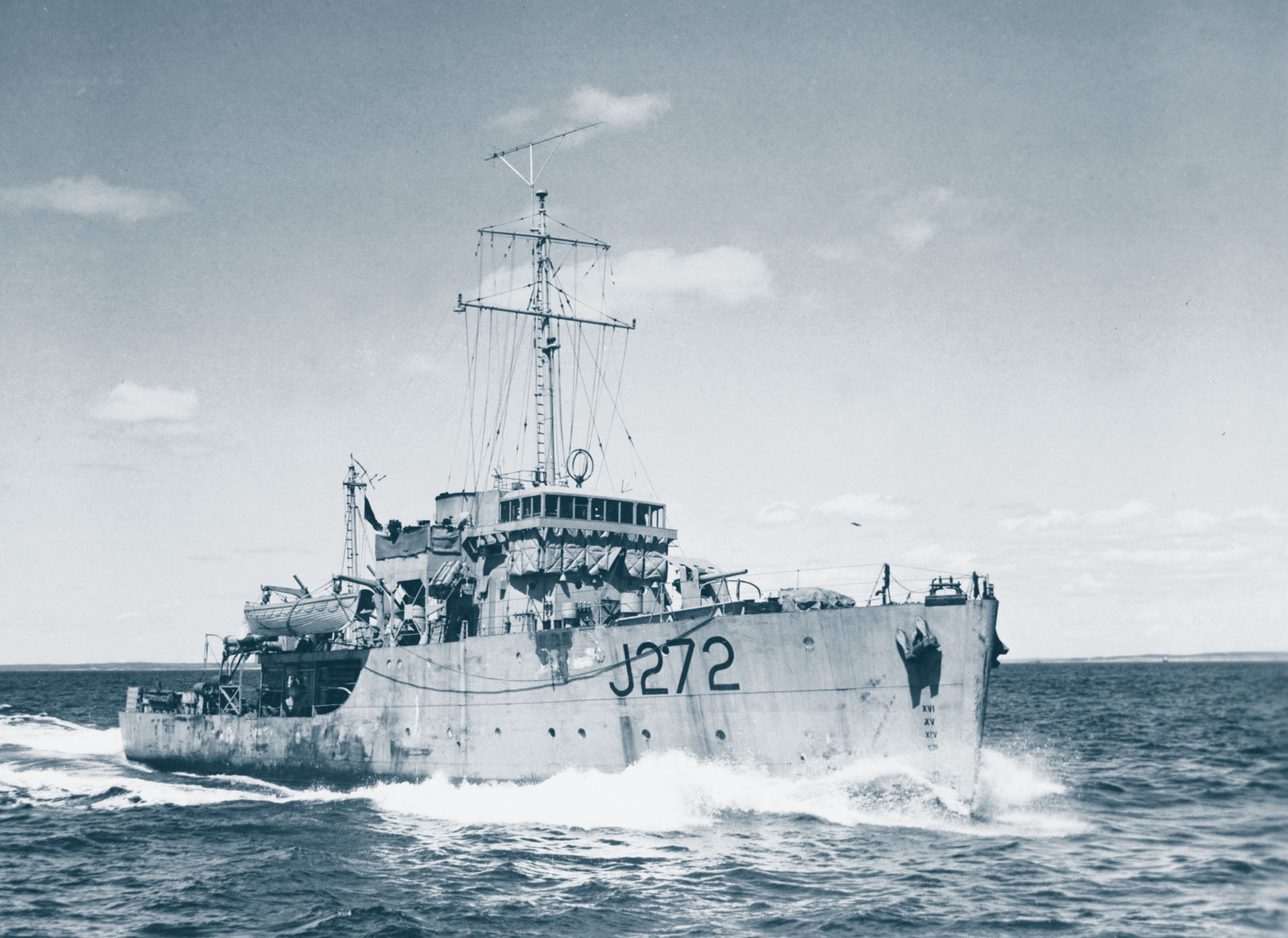 HMCS Esquimalt (J 272) Minesweeper of the Bangor class NavyThe Royal Canadian Navy Type Minesweeper Class Bangor Pennant J 272 Built by Marine Industries Ltd. (Sorel, Quebec, Canada) Ordered Laid down 20 Dec 1940 Launched 8 Aug 1941 Commissioned 26 Oct 1942 Lost 16 Apr 1945 Loss position 44.28N, 63.10W (See a map) History HMCS Escquimalt (Lt. Robert Cunningham MacMillan, DSC and Bar, RCNVR) was torpedoed and sunk on 16 April 1945 by U-190, five miles off Chebucto Head, near Halifax, Canada in position 44º28'N, 63º10'W. 44 of the crew were lost with the ship and 26 of the crew survived the sinking. Hit by U-boat Sunk on 16 Apr 1945 by U-190 (Reith).