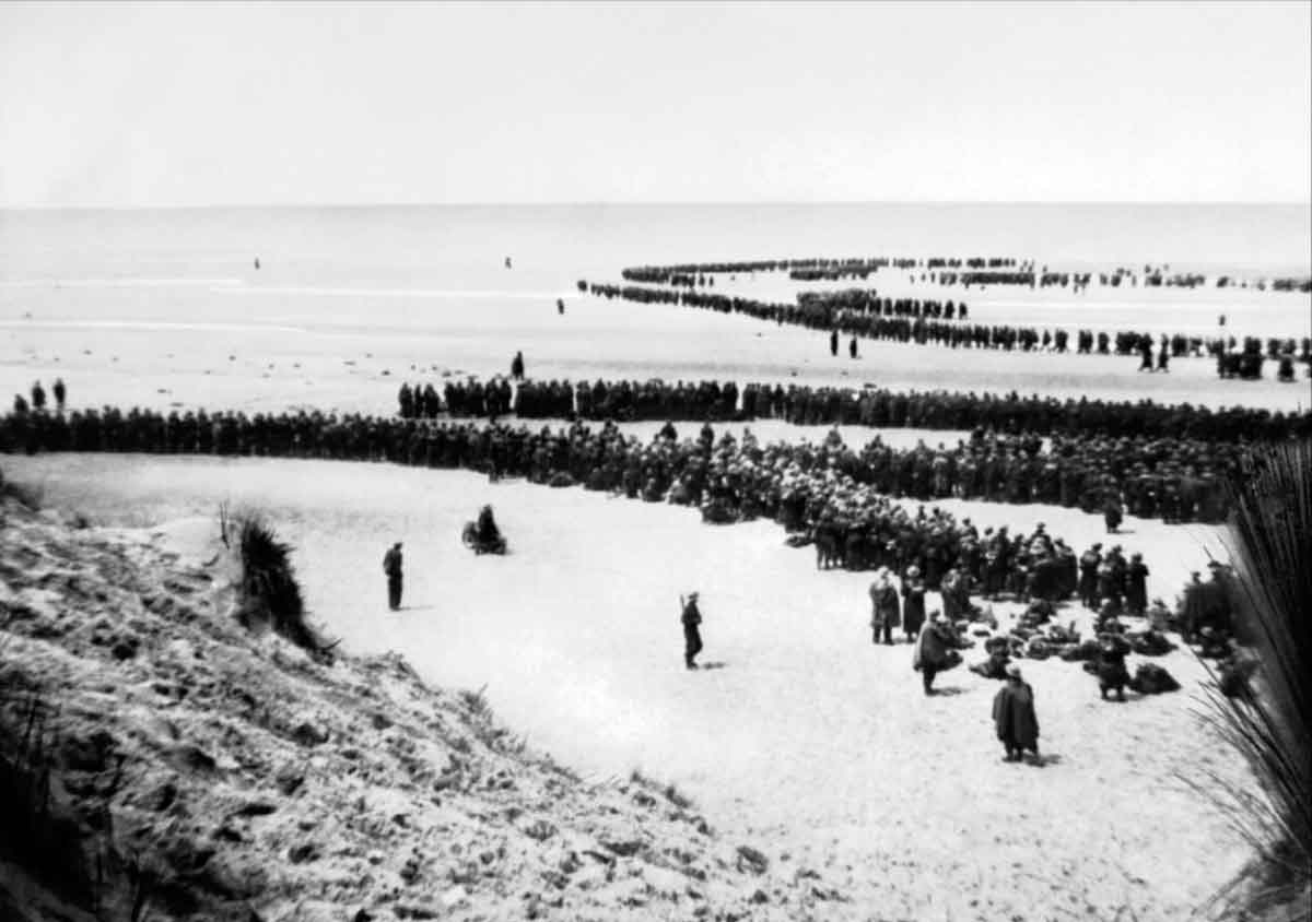 British troops line up on the beach at Dunkirk to await evacuation. NYP 68075 Part of AMERICAN (US) EMBASSY SECOND WORLD WAR PHOTOGRAPH LIBRARY: CLASSIFIED PRINT COLLECTION