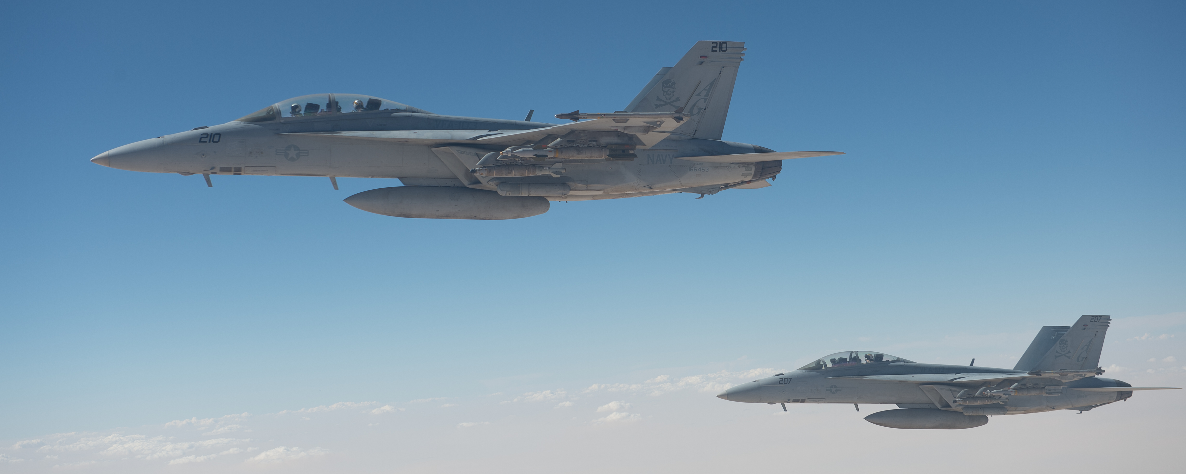 Coalition aircraft fly in formation after receiving fuel from a Royal Canadian Air Force CC-150 Polaris while flying over Iraq during Operation IMPACT on June 16, 2016. Photo: Op Impact, DND KW05-2016-0078-043 ~ Des aéronefs de la coalition volent en formation après avoir été ravitaillés en vol par un appareil CC-150 Polaris de l’Aviation royale canadienne au¬¬ dessus de l’Irak, au cours de l’opération IMPACT, le 16 juin 2016. Photo : Op Impact, MDN KW05-2016-0078-043