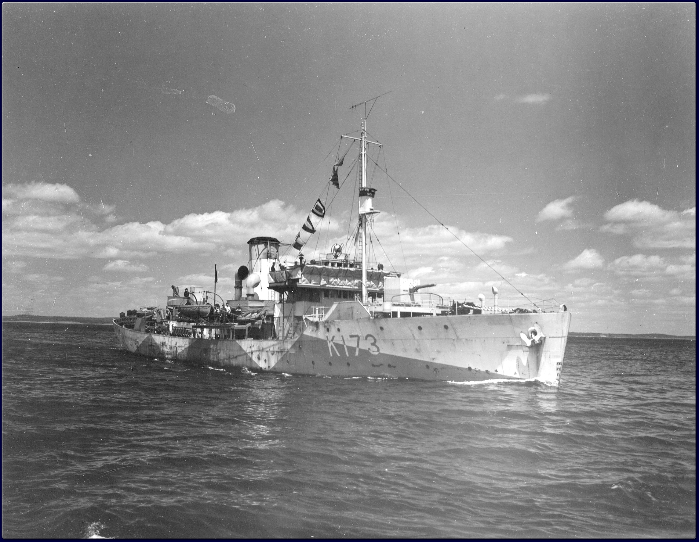 HMCS_Weyburn_1942-1943_NP-1012