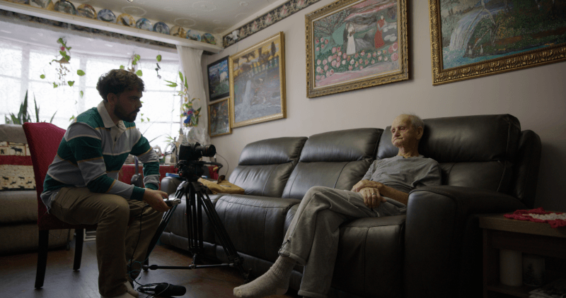 Documentarian Eric Brunt interviews Second World War veteran Eugene McKinnon. [Courtesy Eric Brunt]